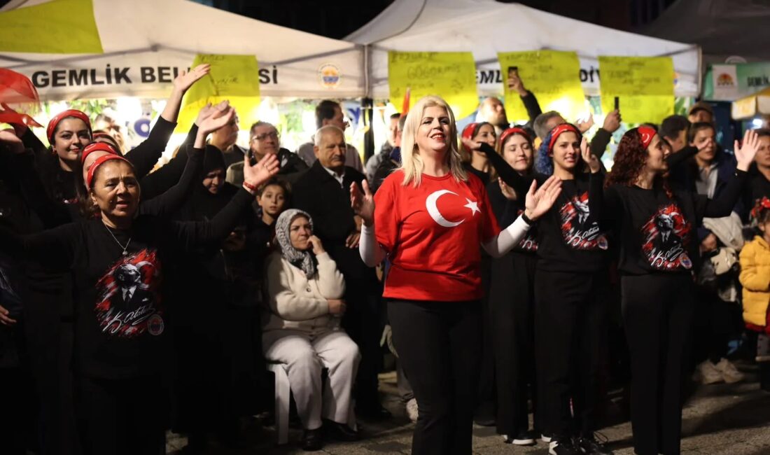 Gemlik’te Cumhuriyet Bayramı, meydanlarda düzenlenen tören ve etkinliklerle coşkuyla kutlandı;