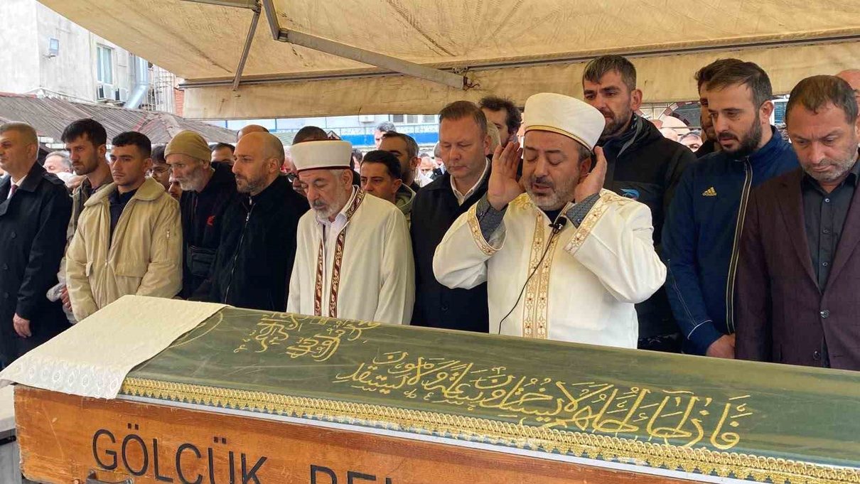 Gölcük’te öldürülen meclis üyesi, düzenlenen cenaze töreninin ardından toprağa verildi.