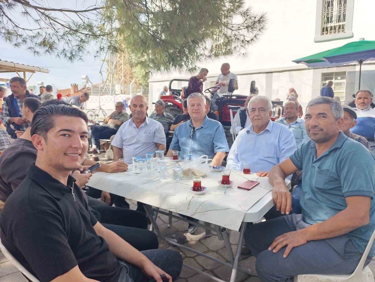 Gördes'te geleneksel köy hayrı, geniş katılımla gerçekleşti; kültürel bağların güçlendiği