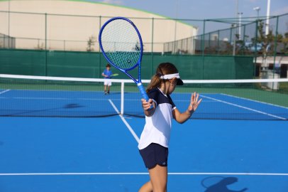 Hüdavendigar’da Cumhuriyet Tenis Turnuvası Düzenlendi