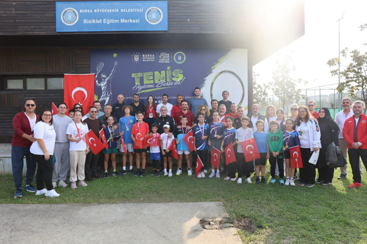 Hüdavendigar’da Cumhuriyet Tenis Turnuvası Düzenlendi