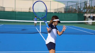 Hüdavendigar’da düzenlenen Cumhuriyet Tenis Turnuvası, sporcuları ve tenis tutkunlarını bir