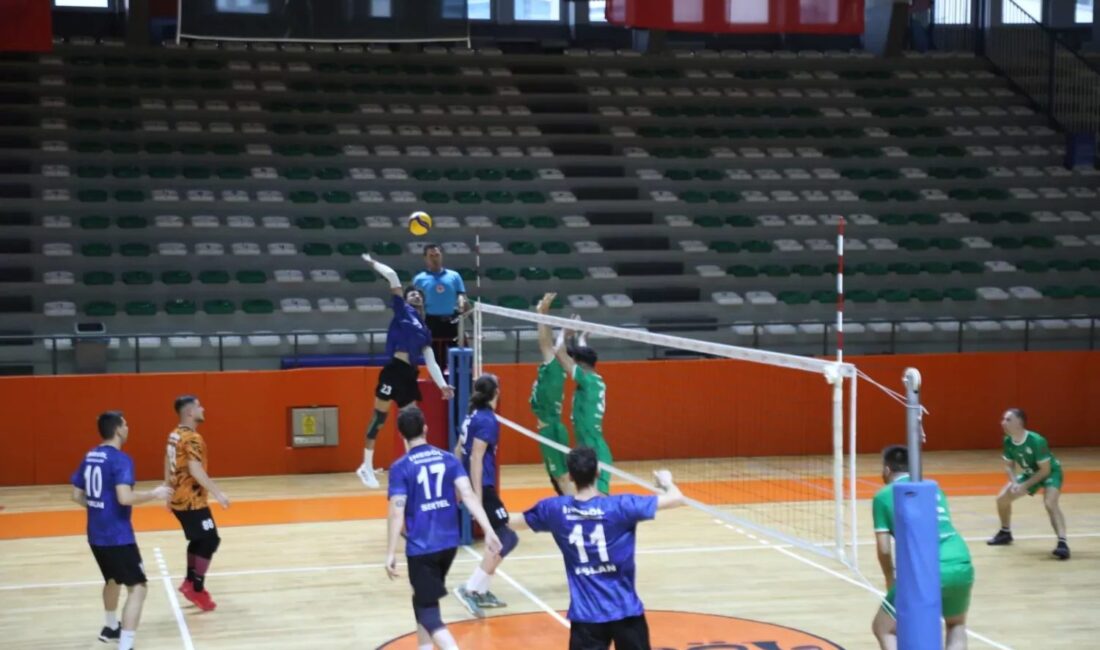 İnegöl Belediyespor Voleybol Takımı, saha gücünü artırmak için çalışmalarını sürdürüyor.