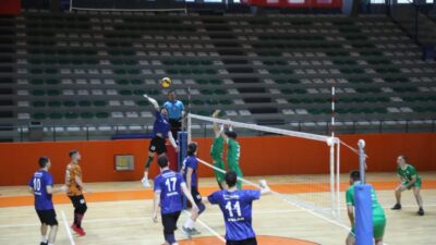 İnegöl Belediyespor Voleybol Takımı, saha gücünü artırmak için çalışmalarını sürdürüyor.