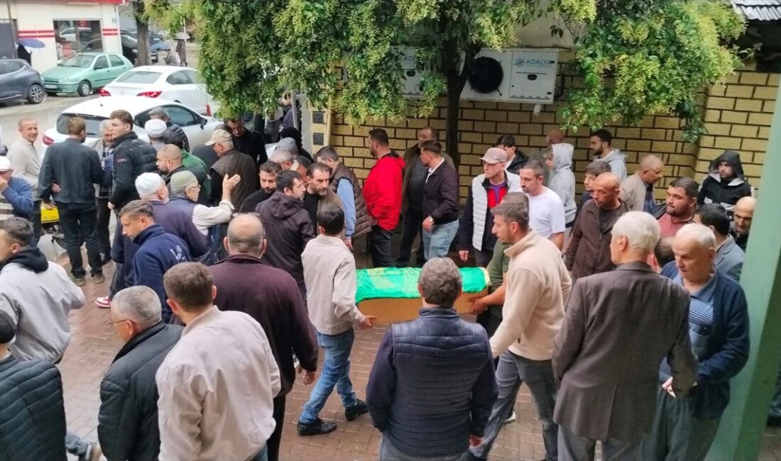 İnegöl'de 2 yaşındaki çocuk, trafik kazası sonucu hayatını kaybetti. Olayla