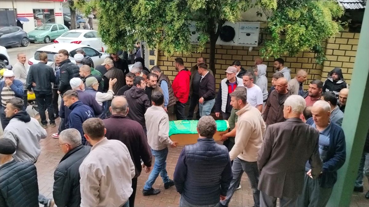 İnegöl'de 2 yaşındaki çocuk, trafik kazası sonucu hayatını kaybetti. Olayla