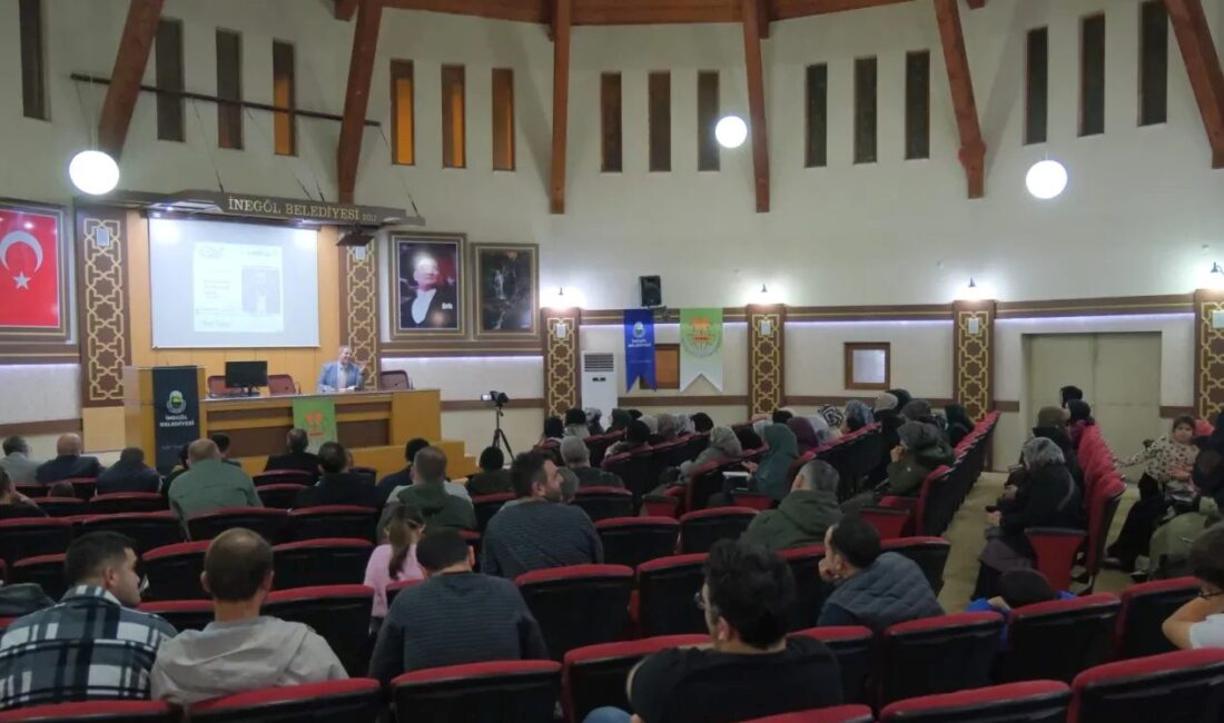 İnegöl'de gerçekleştirilen aile okulu semineri, aileler ve uzmanlar arasında bilgi