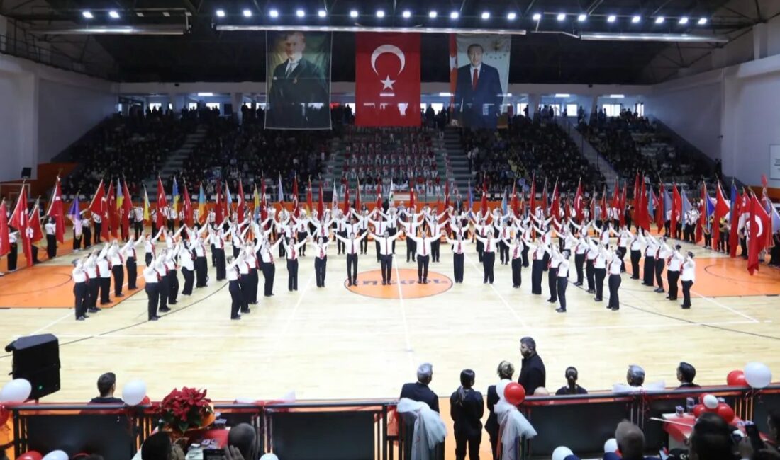 İnegöl’de Cumhuriyet Bayramı, düzenlenen tören ve etkinliklerle coşkuyla kutlandı; vatandaşlar