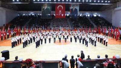 İnegöl’de Cumhuriyet Bayramı, düzenlenen tören ve etkinliklerle coşkuyla kutlandı; vatandaşlar