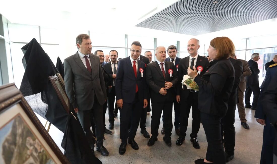 İnegöl’de açılan Cumhuriyet temalı goblen sergisi, el emeği eserlerle Cumhuriyet’in