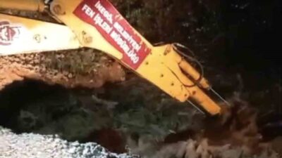İnegöl'de dere köprüsü çökmesi nedeniyle sürücüler kurtarıldı. Olayla ilgili gelişmeler