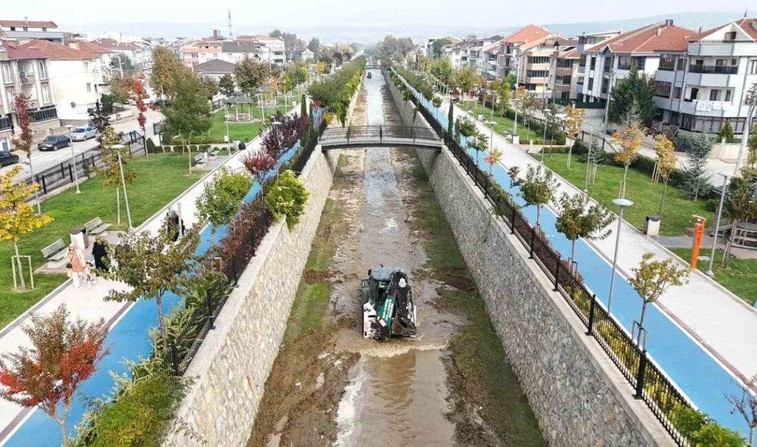 İnegöl’de Kanal İnegöl’de yürütülen temizlik çalışmasıyla çevre düzeni ve su