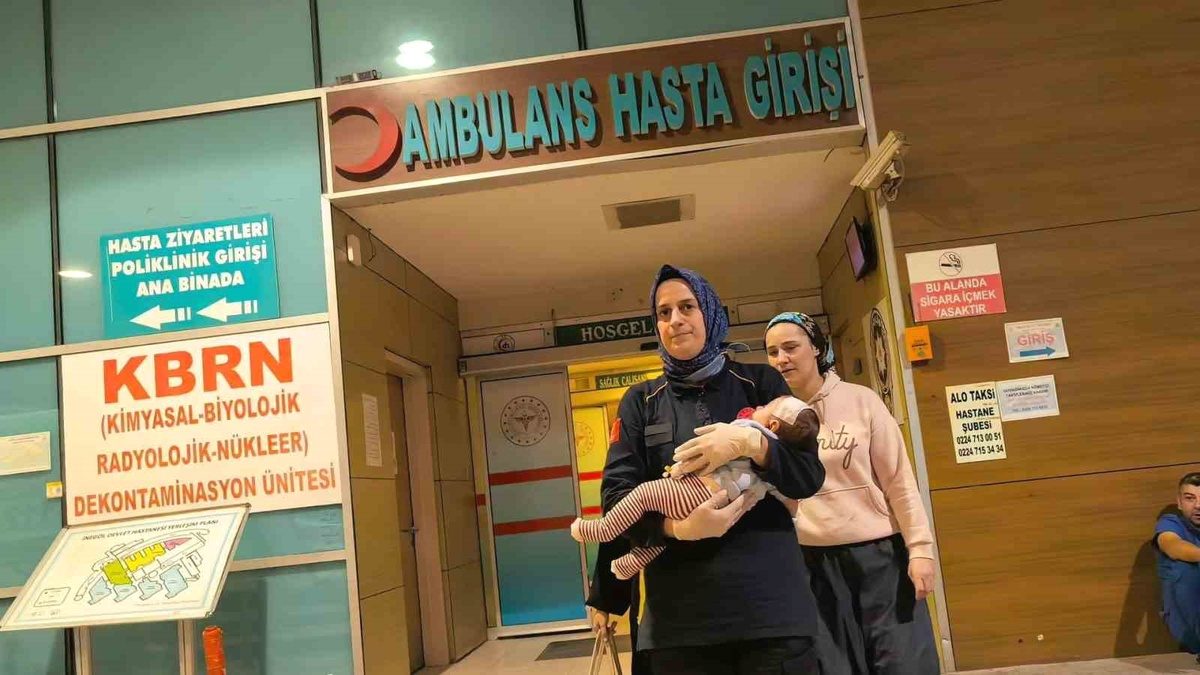 İnegöl'de kanepeden düşen bebek yaralandı. Olayla ilgili detaylar ve güvenlik
