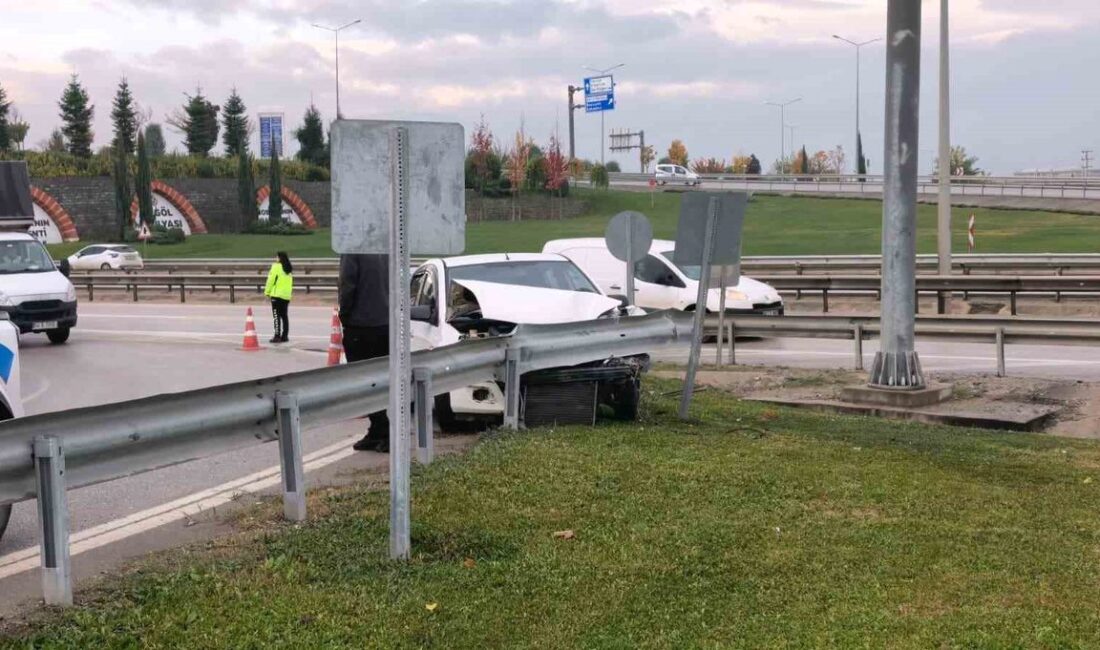 İnegöl’de kaygan yolda kontrolden çıkan otomobil bariyerlere çarptı. Kazada yaşananlar