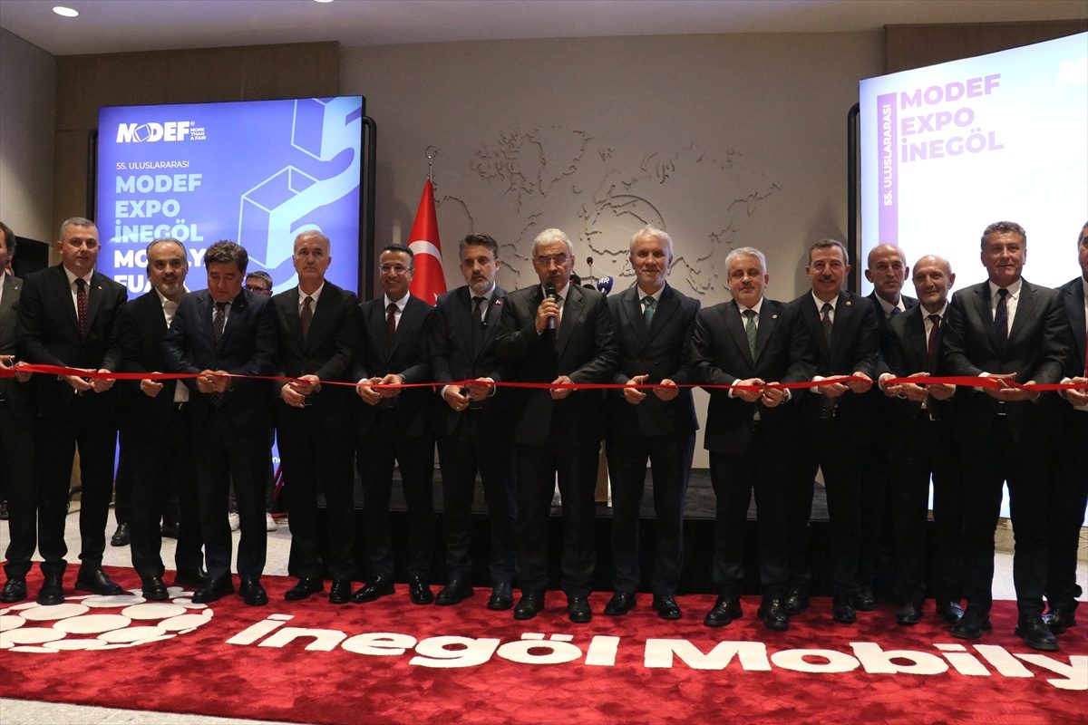İnegöl'de düzenlenen mobilya fuarı, sektörün önde gelen firmalarını ve yeni