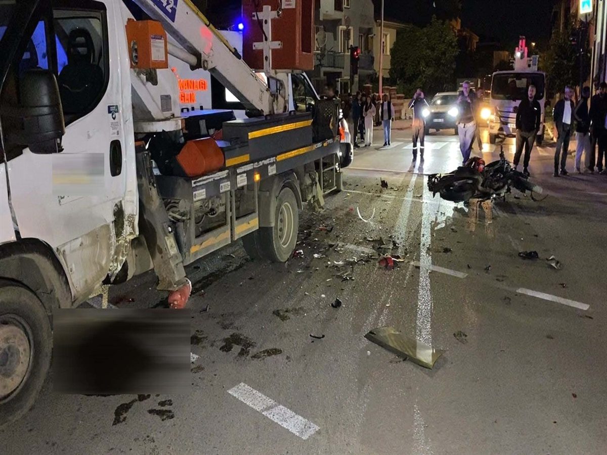 İnegöl'de meydana gelen motosiklet kazasında 2 kişi hayatını kaybetti. Olayla