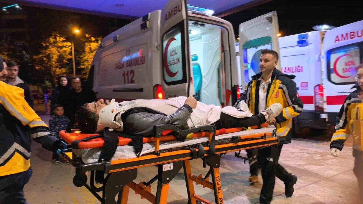İnegöl’de motosikletle seyir hâlindeki iki kardeş yaralandı. Kazanın ardından olay