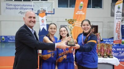 İnegöl’de düzenlenen Sokak Basketbolu Turnuvası tamamlandı. Organizasyonda mücadele, heyecan ve