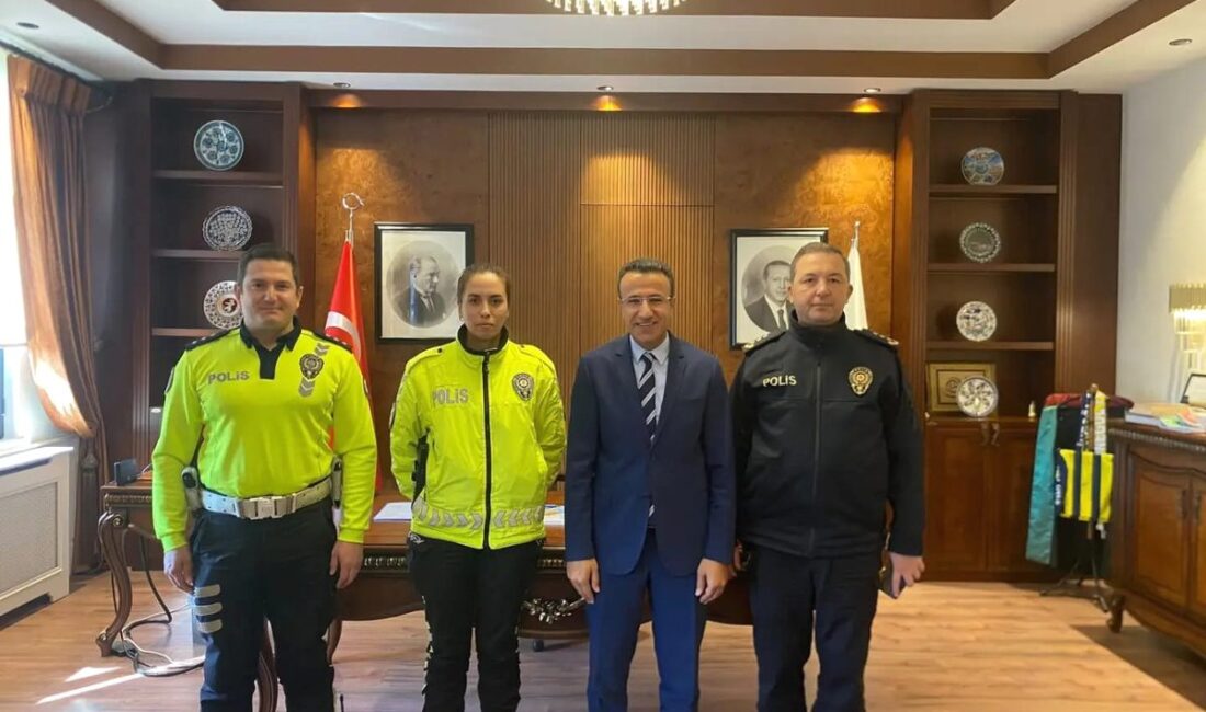 İnegöl'de trafik polisinin sergilediği örnek davranışlar, halkın güvenliği ve trafik
