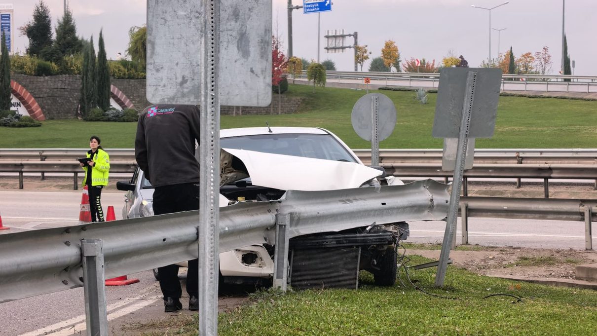 İnegöl’de etkili olan yağış, trafik kazasına yol açtı. Kazanın ayrıntıları