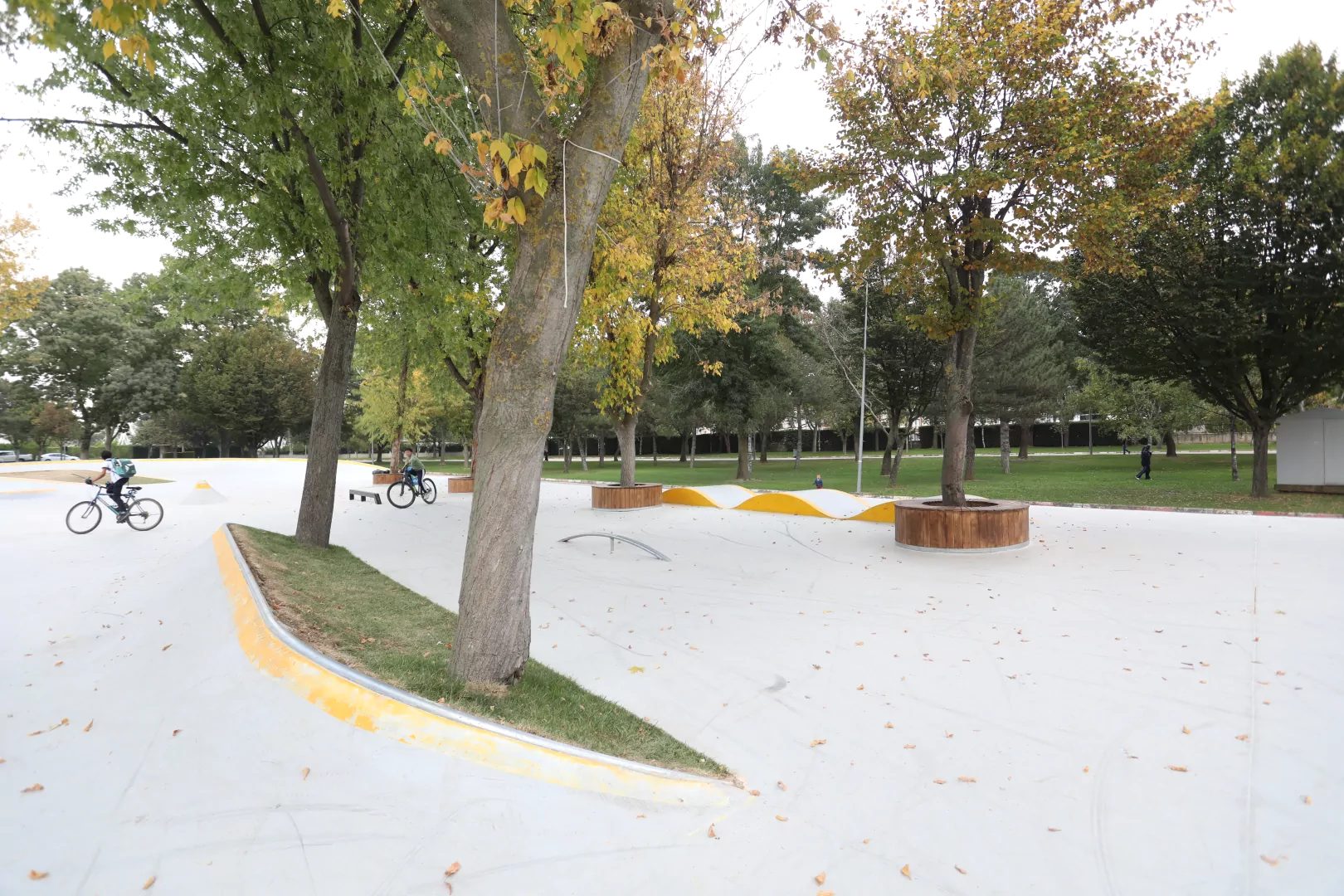 İnegöl'de yeni kaykay parkı projesi tamamlandı, gençlerin ve sporcuların hizmetine