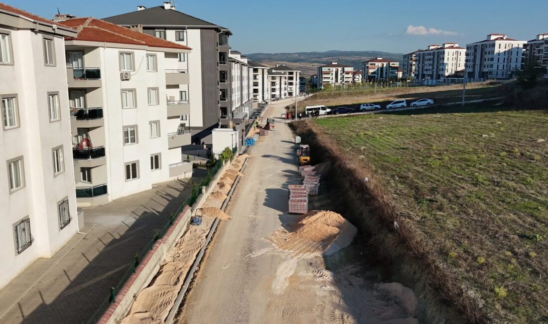 İnegöl'de yeni yollar ve kaldırımlar hizmete açıldı. Şehir ulaşımını kolaylaştırmak