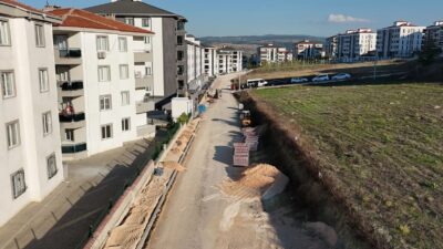 İnegöl'de yeni yollar ve kaldırımlar hizmete açıldı. Şehir ulaşımını kolaylaştırmak