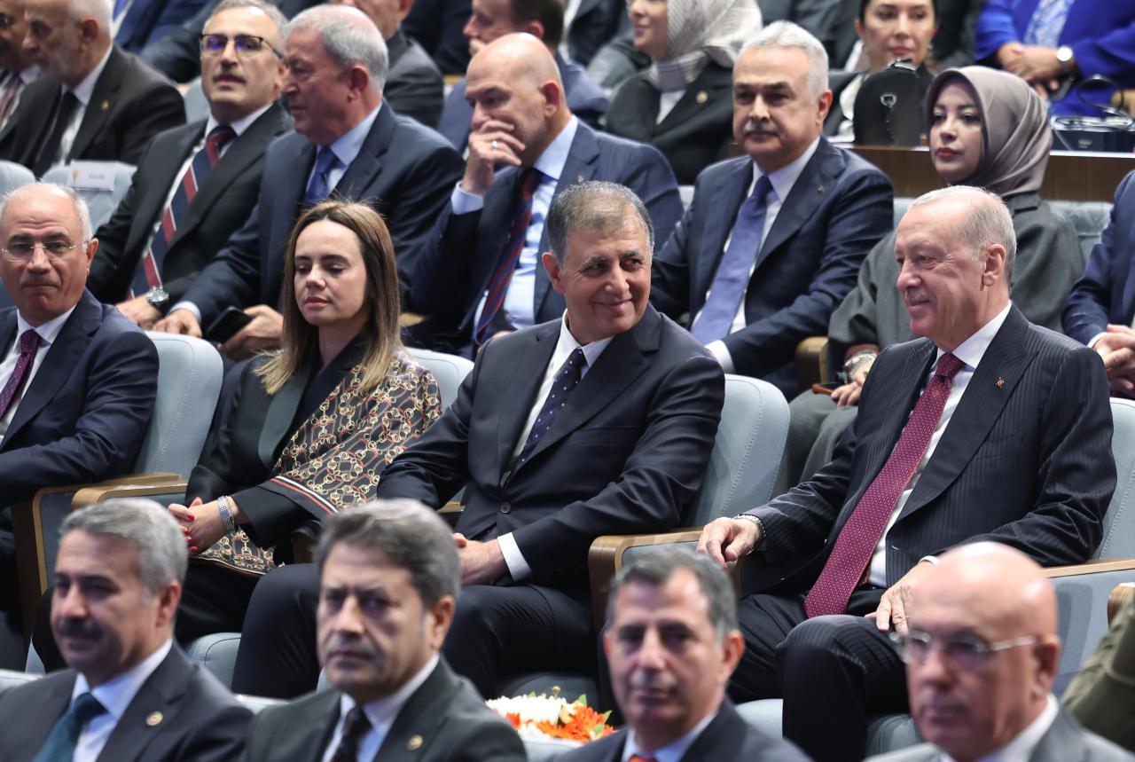 İzmir Büyükşehir Belediye Başkanı Cemil Tugay AK Parti'ye Katıldı