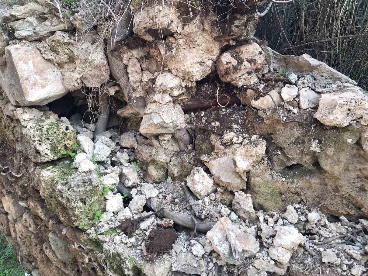 İznik’te Roma döneminden kalan su kemeri, yıkılma tehlikesiyle karşı karşıya.