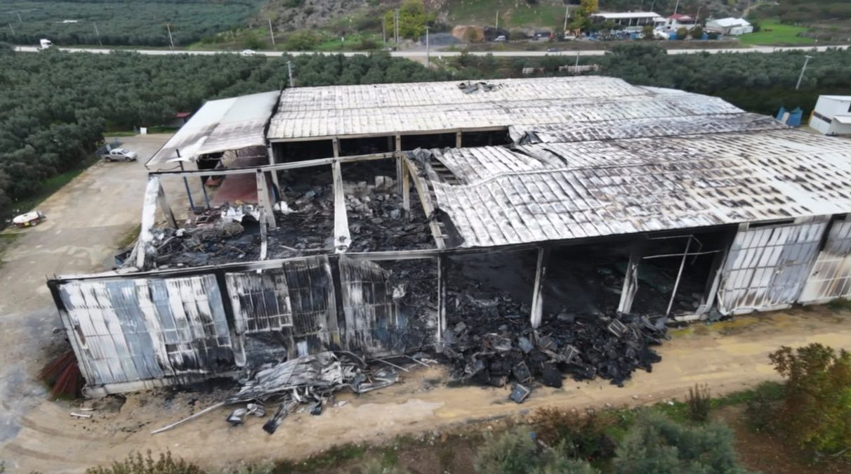 İznik’te soğuk hava deposunda çıkan yangına ilişkin gelişmeleri, müdahale çalışmalarını