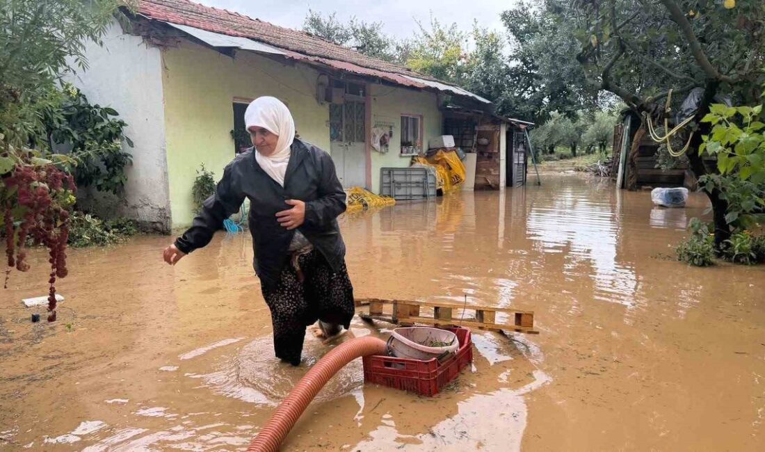 İznik'te Kara Dere'nin taşmasıyla oluşan taşkın anlarını detaylı ve resmi