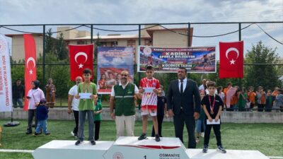 Kadirli’de okul takımlarına ödül töreni, başarıları kutlayan resmi ve anlamlı