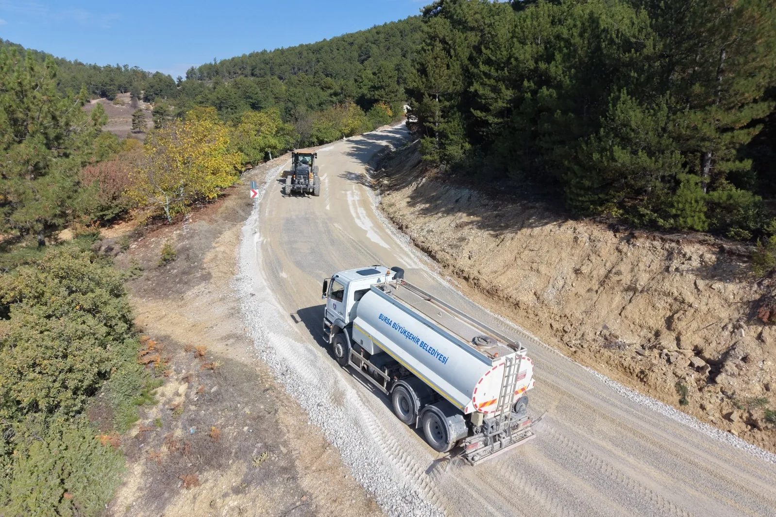 Keles’te 17 kilometrelik yol yenileme çalışmalarıyla ulaşımın daha güvenli ve