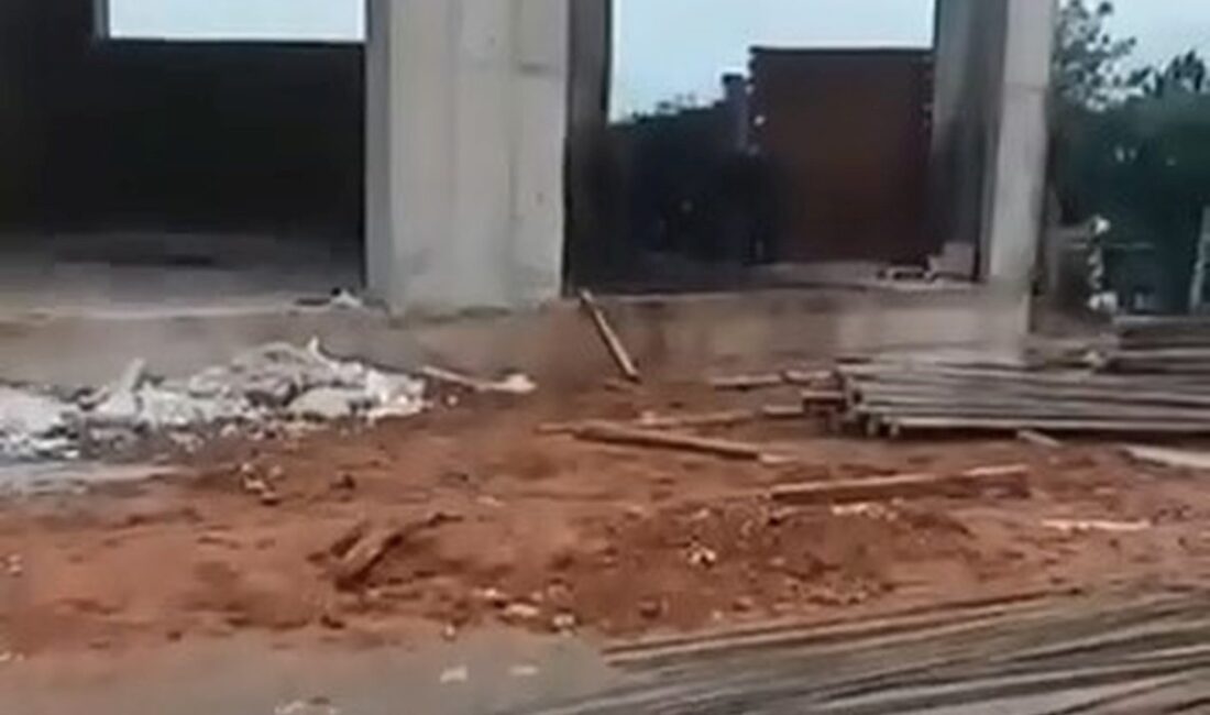 Kestel’de inşaatta çalışan bir işçi, yüksekten düşerek yaralandı. Olay yerine