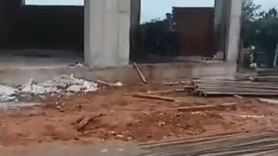 Kestel’de inşaatta çalışan bir işçi, yüksekten düşerek yaralandı. Olay yerine
