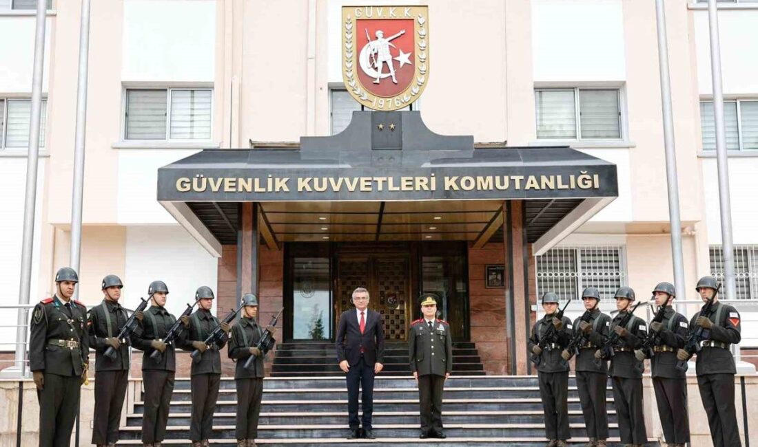Tufan Erhürman, Lefkoşa’da komutanları ziyaret ederek görüş alışverişinde bulundu. Ziyaretin
