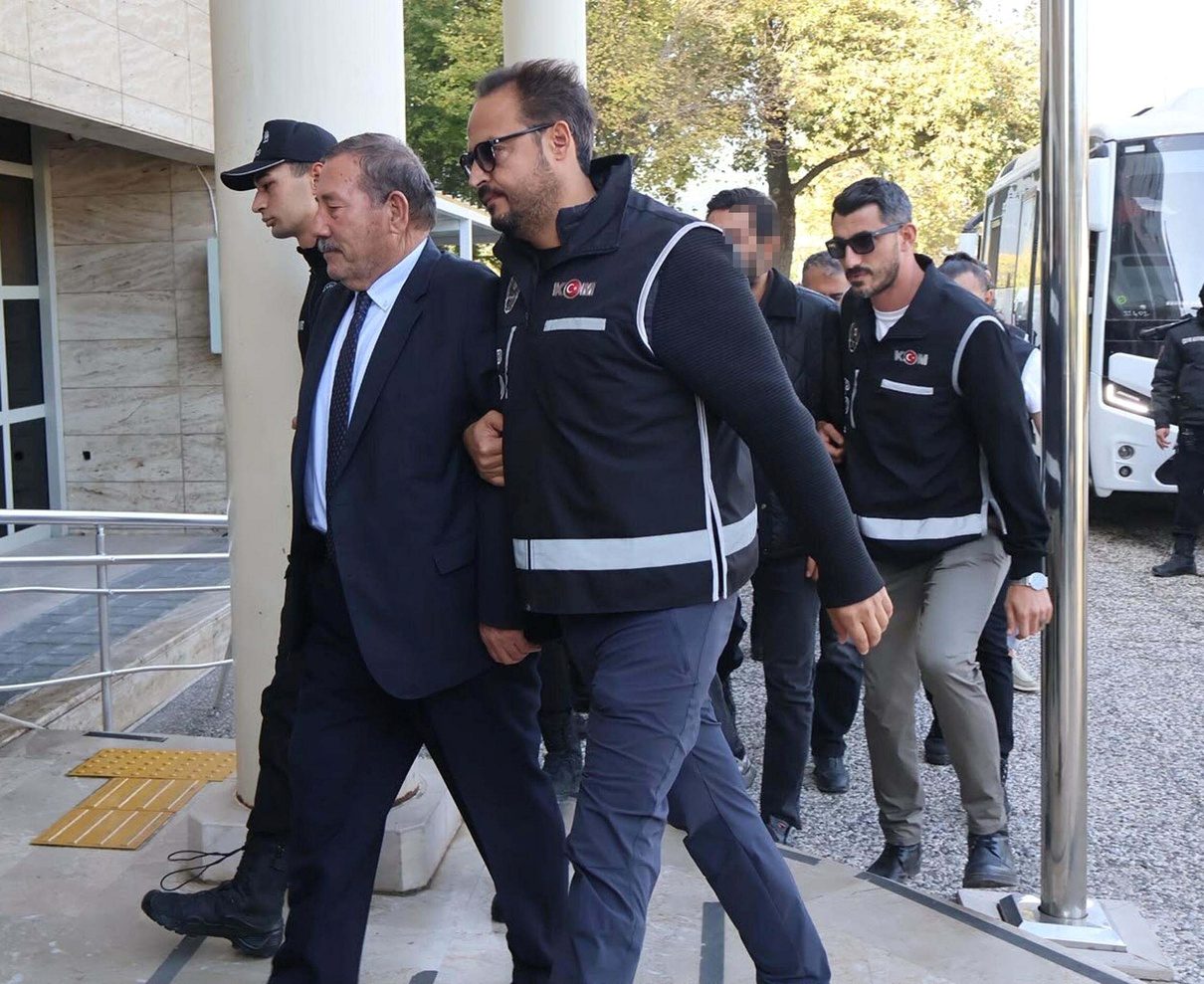 Milas Belediye Başkanı Fevzi Topuz’un Burdur’a nakledilmesine ilişkin gelişmeler ve