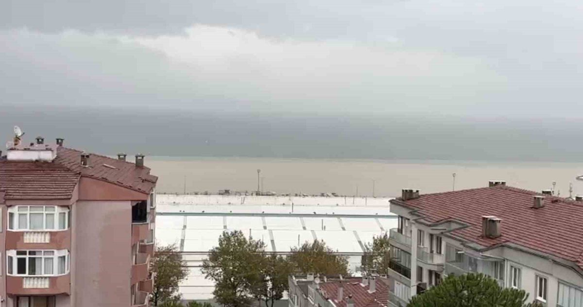Mudanya'da yaşanan fırtına ve sağanak, bölgedeki olumsuz hava koşullarının detaylarını