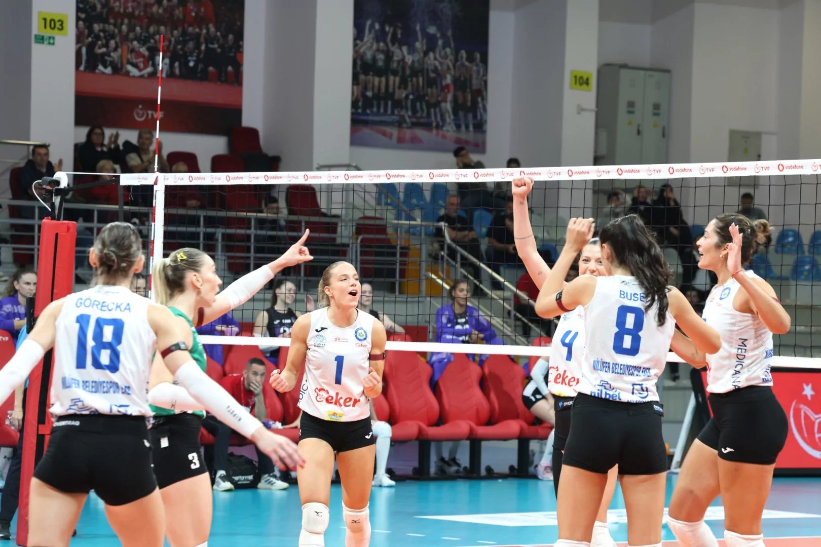 Nilüfer Belediyespor, önemli bir başarıyla zafere ulaştı. Takımın üstün performansı