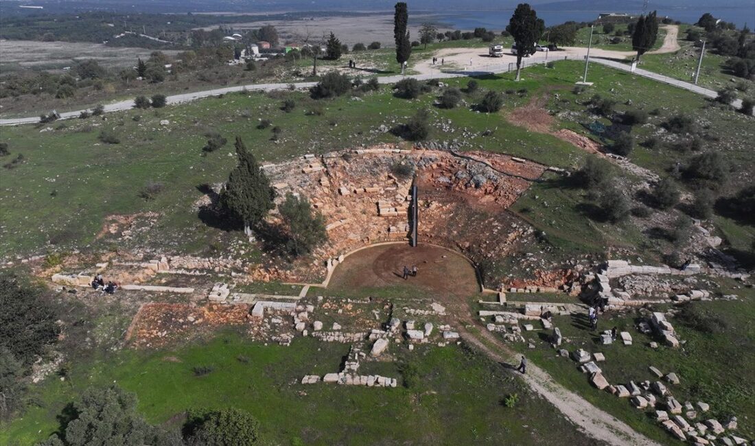 Nilüfer Gölyazı’daki antik tiyatroda bulunan mezar, bölgenin tarihî mirasına ışık