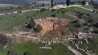 Nilüfer Gölyazı’daki antik tiyatroda bulunan mezar, bölgenin tarihî mirasına ışık