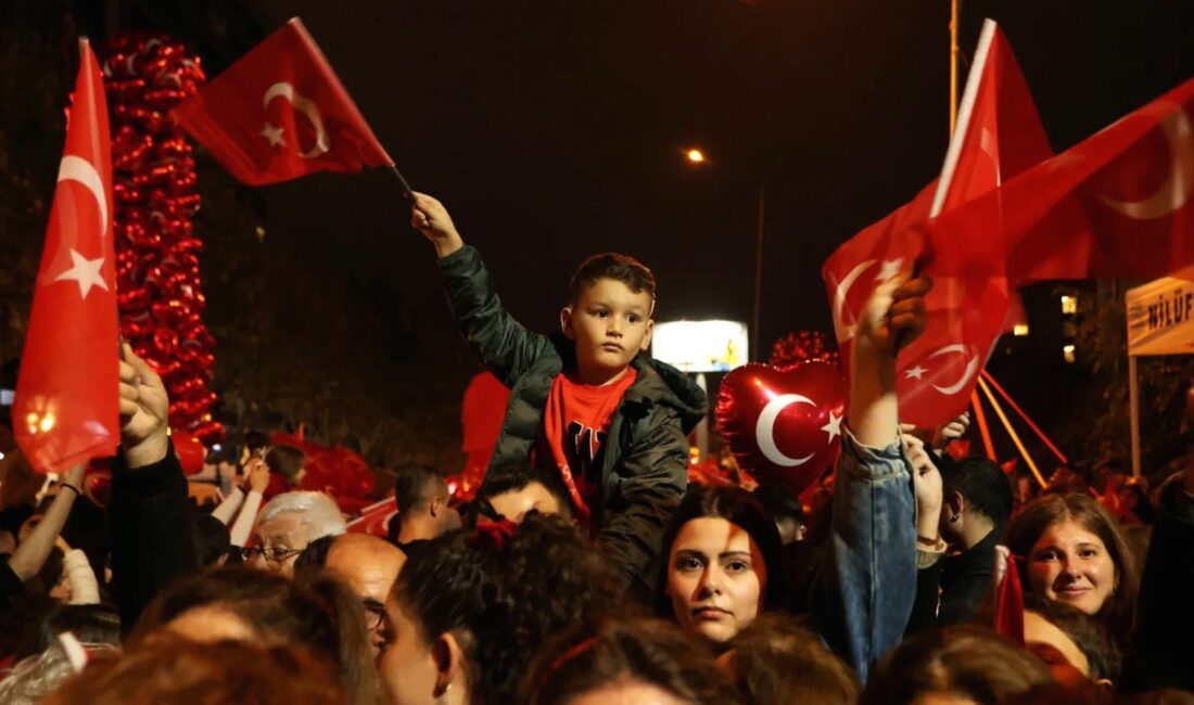 Nilüfer’de Cumhuriyet Bayramı coşkusu, Can Bonomo’nun sahne aldığı etkinliklerle sürdü;