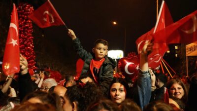Nilüfer’de Cumhuriyet Bayramı coşkusu, Can Bonomo’nun sahne aldığı etkinliklerle sürdü;