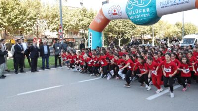 Nilüfer'de gerçekleştirilen Cumhuriyet Koşusu ile coşku dolu anlar yaşandı. Cumhuriyetimizin