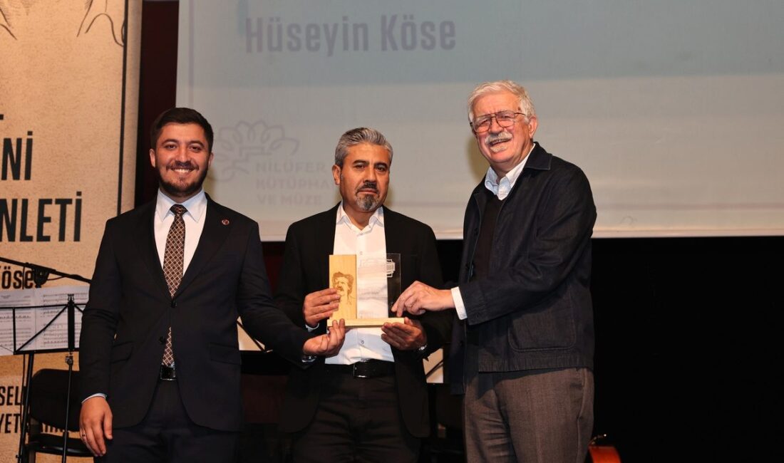 Nilüfer’de düzenlenen törende Mehmet H. Doğan Ödülü, edebiyat alanındaki çalışmalarıyla