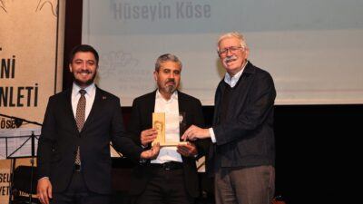 Nilüfer’de düzenlenen törende Mehmet H. Doğan Ödülü, edebiyat alanındaki çalışmalarıyla