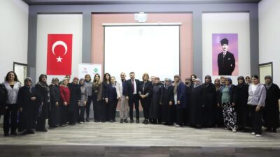 Orhaneli’de kadınlara yönelik eğitim programı başladı. Katılımcılar, bilgi ve becerilerini