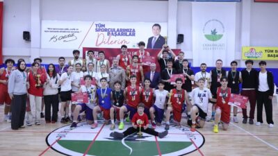 Osmangazi’de Cumhuriyet Bayramı coşkusu, potada oynanan heyecan dolu karşılaşmalarla yaşandı;