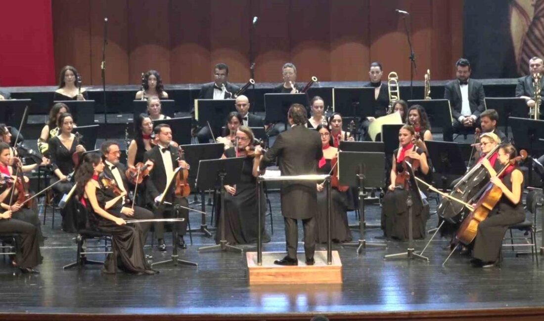 Osmangazi’de Cumhuriyet coşkusu, özel konser programıyla kutlandı. Etkinliğin öne çıkan