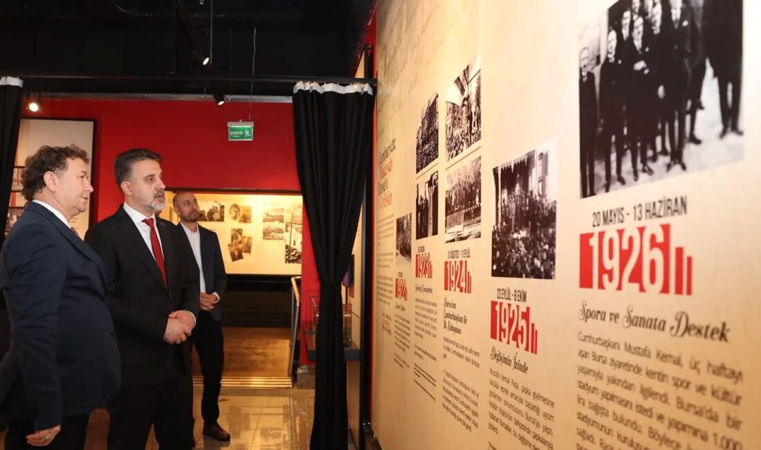 Osmangazi’de açılan Cumhuriyet sergisi, Cumhuriyet’in değerlerini ve tarihini ziyaretçilerle buluşturuyor.